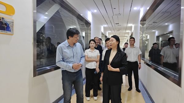 河南證監(jiān)局黨委書記、局長李鋼一行蒞臨公司調(diào)研指導(dǎo)